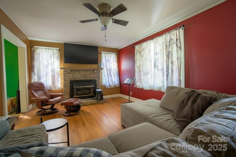 365 Old Haw Creek Rd, Asheville, NC 28805