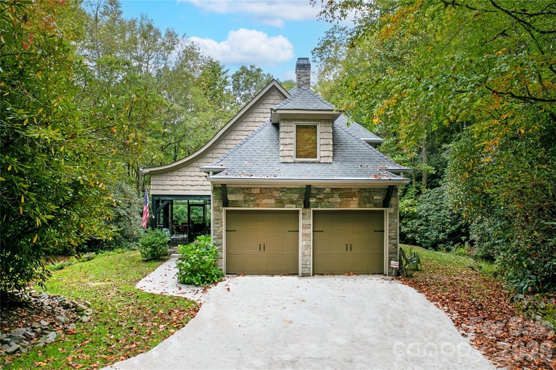 923 Ugugu Dr, Brevard, NC 28712