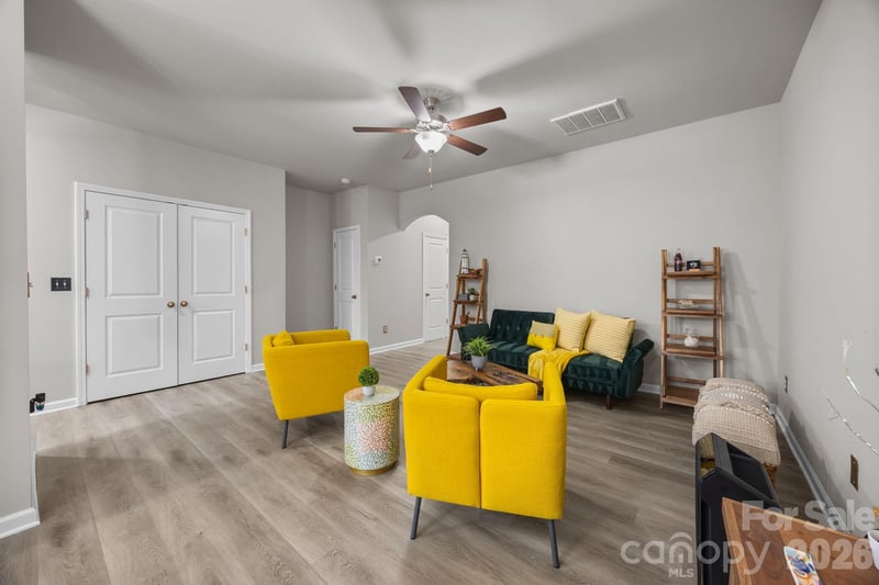 8105 Alderton Ln, Charlotte, NC 28215