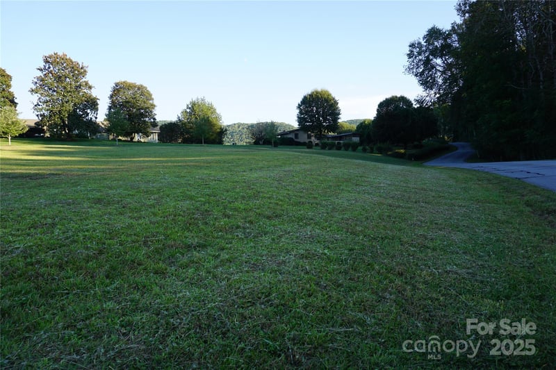 2250 Cedar Rock Estates Dr, Lenoir, NC 28645