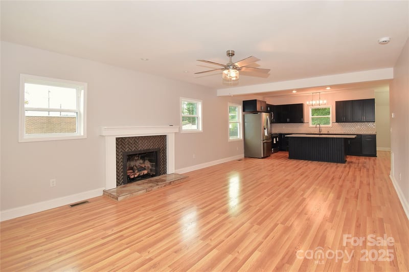 223 Main St, Canton, NC 28716