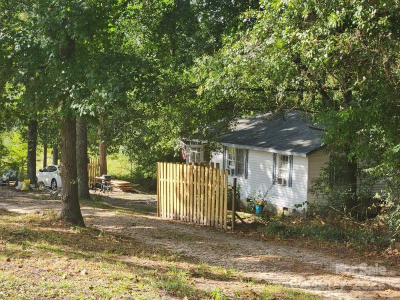 5987 Charlotte Hw, Lancaster, SC 29720