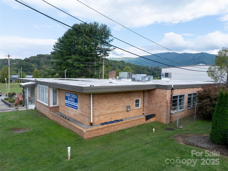 30 New Treads Dr, Waynesville, NC 28786