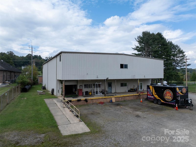 30 New Treads Dr, Waynesville, NC 28786