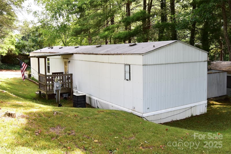 295 Asbury Rd, Candler, NC 28715