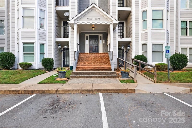 7348 Rose Terrace Ct, Charlotte, NC 28215