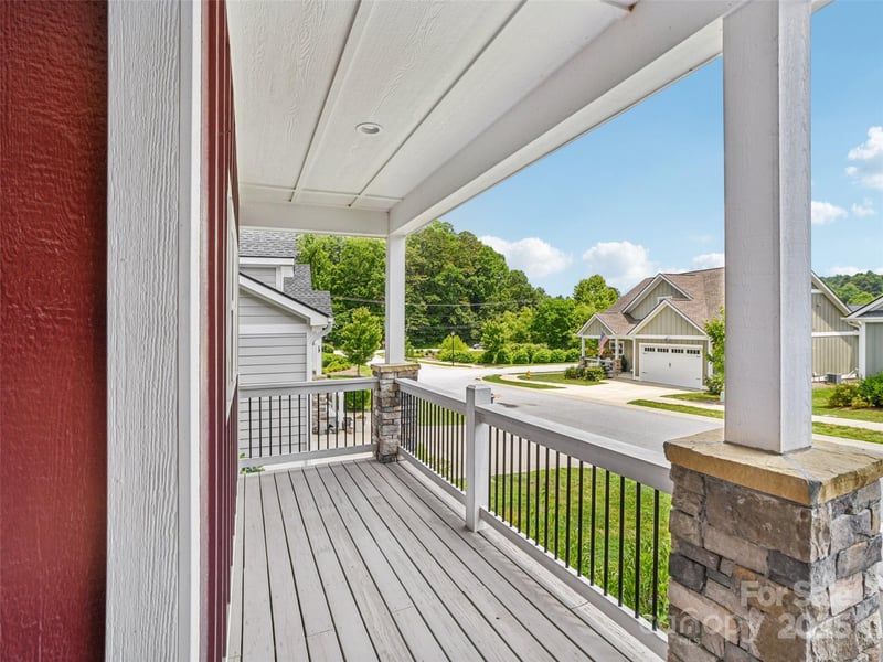 64 Leyland Cir, Hendersonville, NC 28792