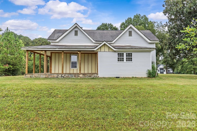 3824 Matthews Mint Hill Rd, Matthews, NC 28105