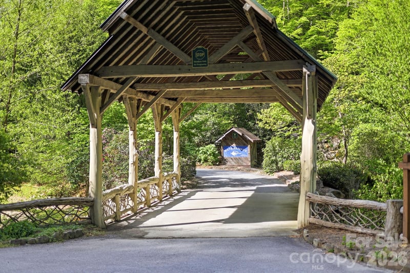 31 Waterdance Dr, Cullowhee, NC 28723