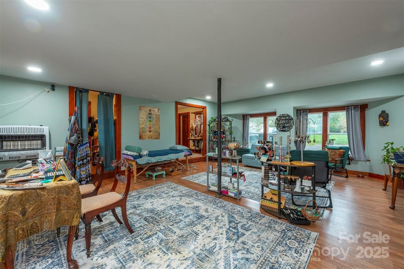 3755 Broad St, Clyde, NC 28721