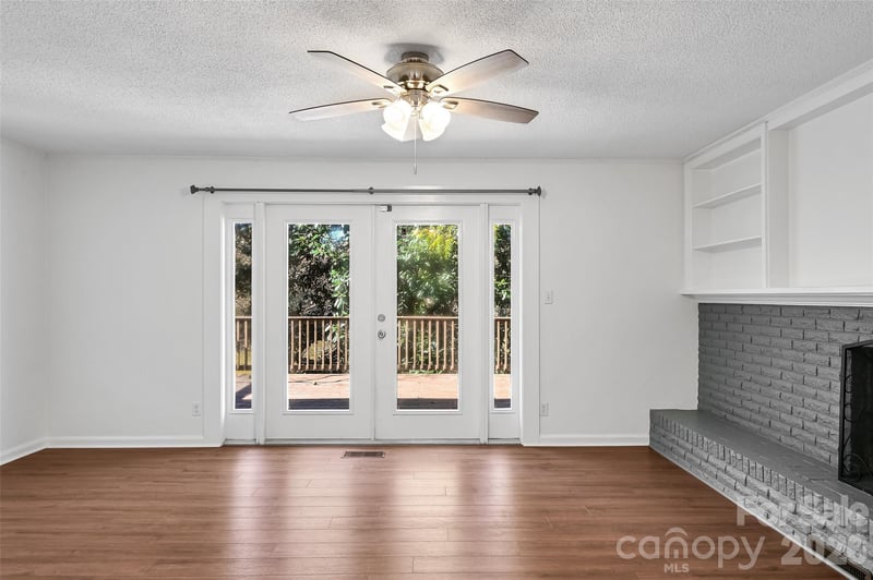 22 Shore Dr, Asheville, NC 28805