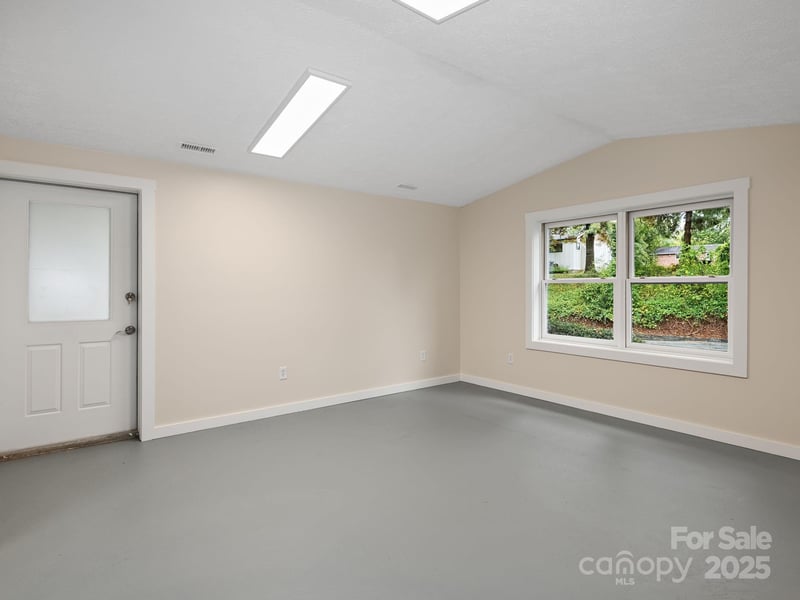 732 Jonesborough St, Hendersonville, NC 28739