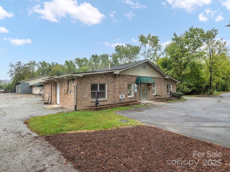 732 Jonesborough St, Hendersonville, NC 28739