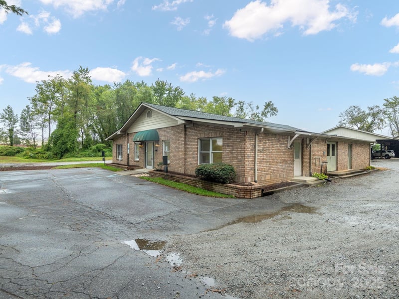 732 Jonesborough St, Hendersonville, NC 28739