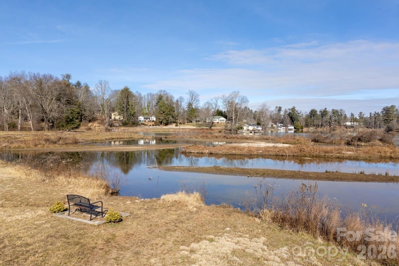 62 Oscelake Way, Hendersonville, NC 28739