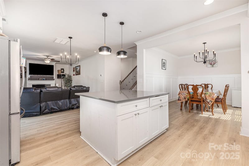 7725 Shalom Dr, Charlotte, NC 28216