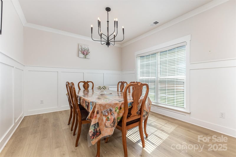 7725 Shalom Dr, Charlotte, NC 28216