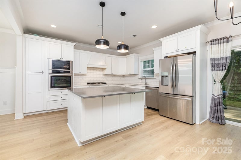 7725 Shalom Dr, Charlotte, NC 28216