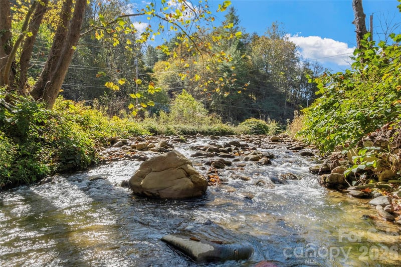 689 Bald Mountain Rd, Burnsville, NC 28714