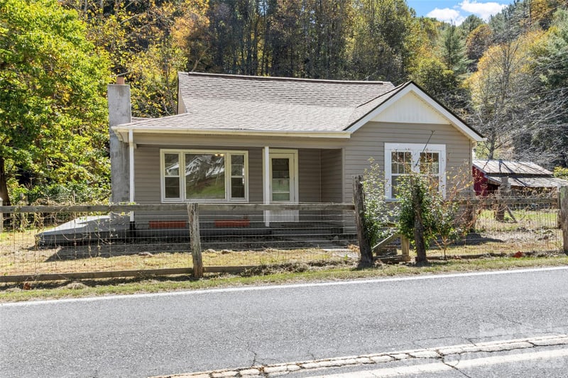689 Bald Mountain Rd, Burnsville, NC 28714