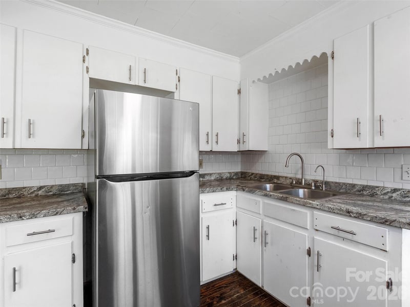 689 Bald Mountain Rd, Burnsville, NC 28714