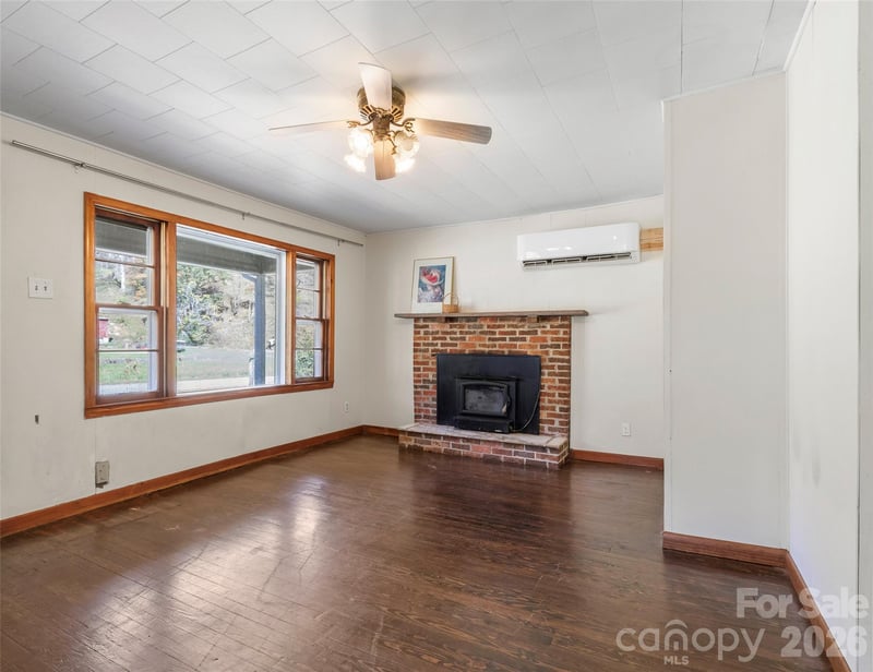 689 Bald Mountain Rd, Burnsville, NC 28714