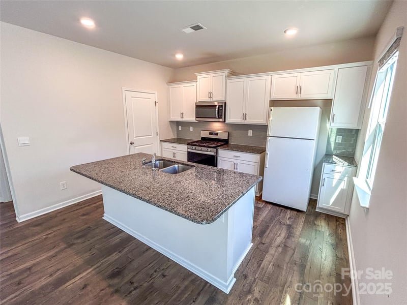 4120 Village Blvd, Conover, NC 28613