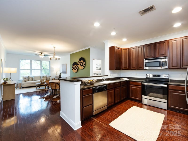 1000 Woodlawn Rd #216, Charlotte, NC 28209