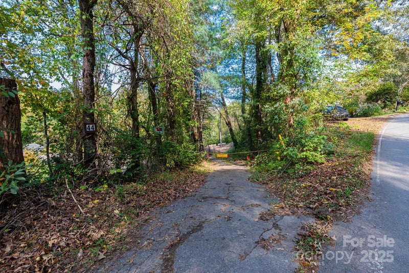 Lakeside Dr, Asheville, NC 28806