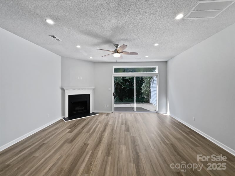9065 Cinnabay Dr, Charlotte, NC 28216