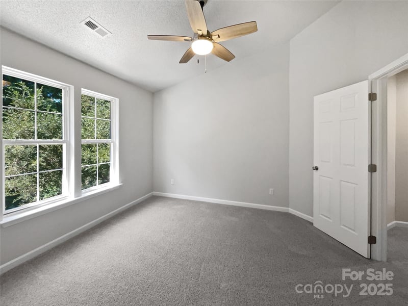 9065 Cinnabay Dr, Charlotte, NC 28216