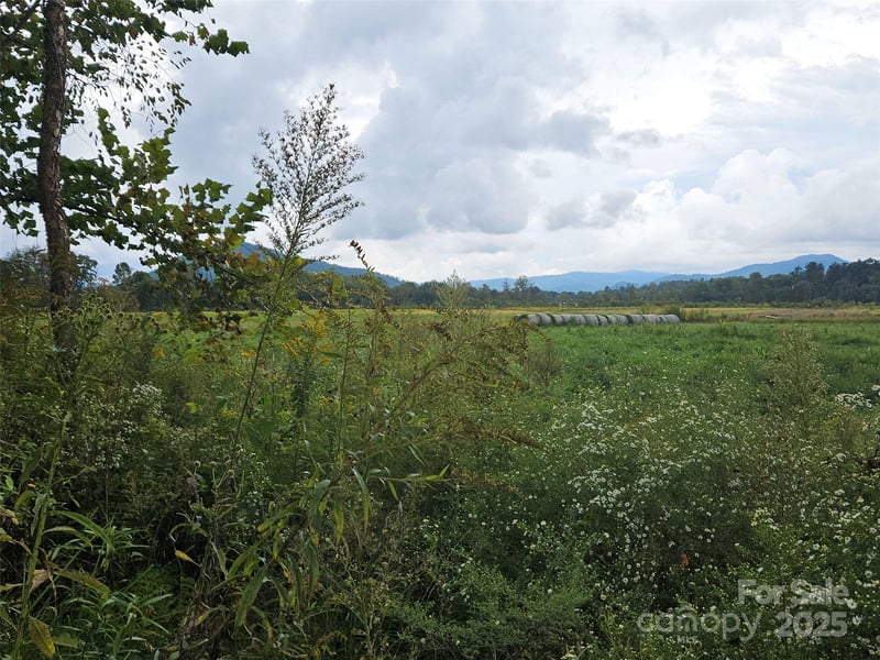 111 Howard Gap Rd, Fletcher, NC 28732