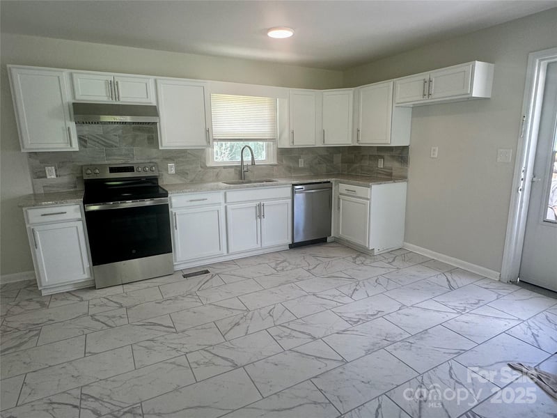 2021 Hollandale Dr, Gastonia, NC 28054