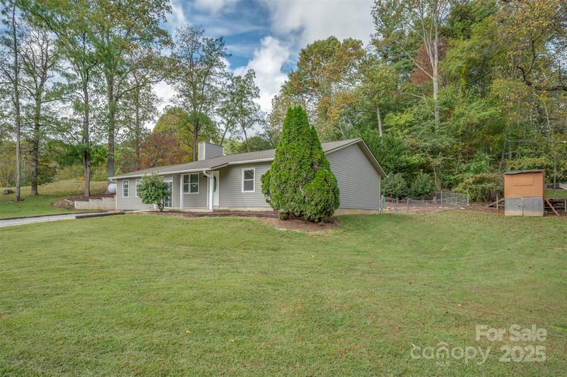 569 Lanning Rd, Hendersonville, NC 28792