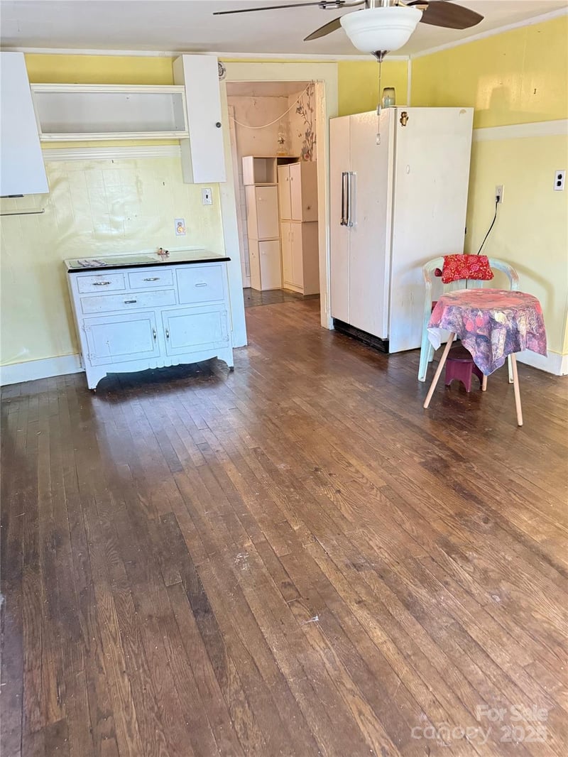 54 Schoolhouse Dr, Canton, NC 28716