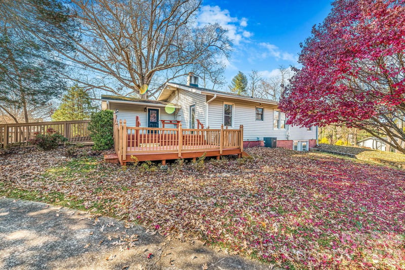 107 Woodland Church Rd, Clyde, NC 28721