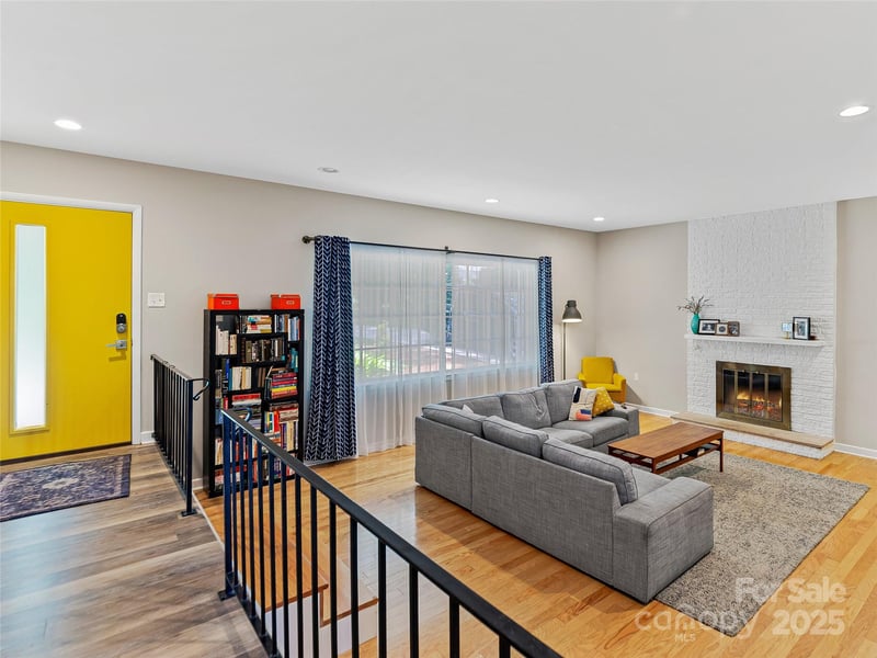 30 Oak Forest Dr, Asheville, NC 28803