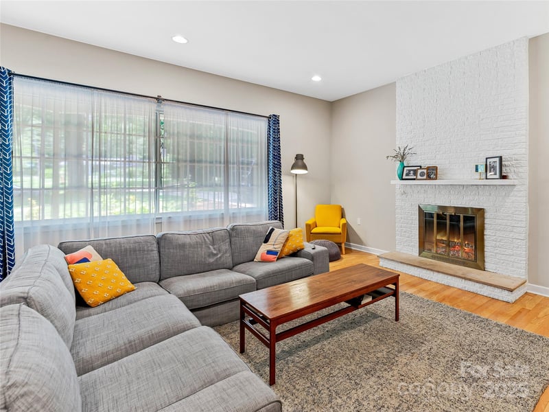 30 Oak Forest Dr, Asheville, NC 28803