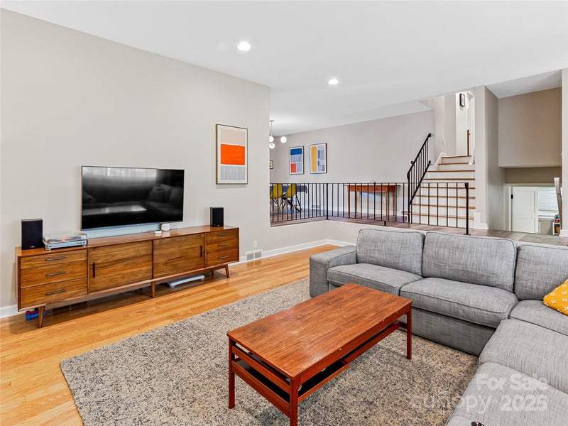 30 Oak Forest Dr, Asheville, NC 28803