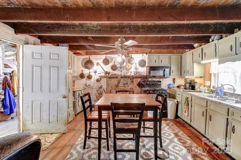 105 Home Place Rd, Maggie Valley, NC 28751