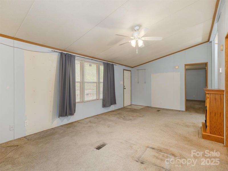 81 Mount Airy Rd, Marshall, NC 28753
