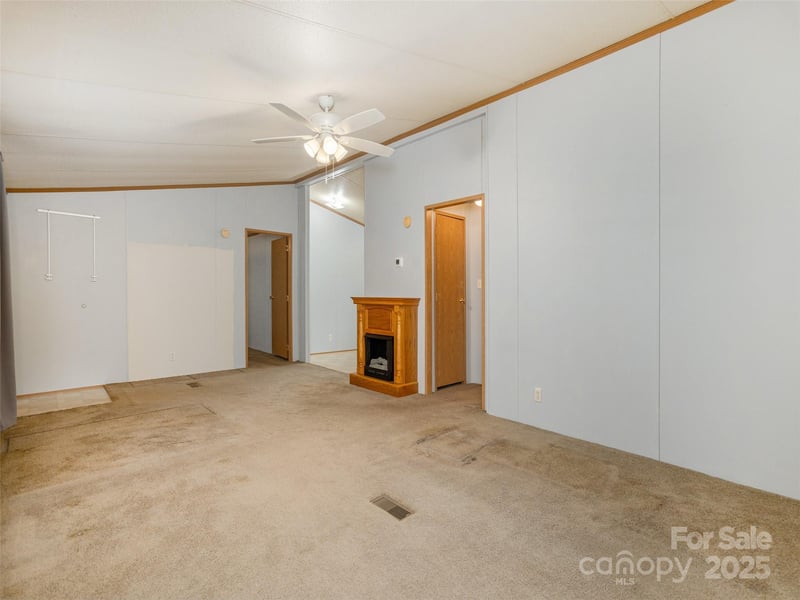 81 Mount Airy Rd, Marshall, NC 28753