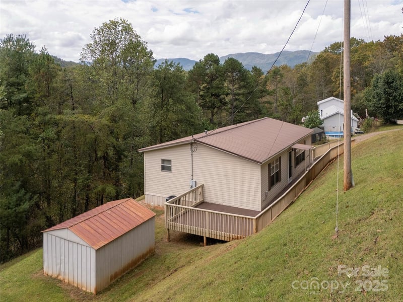 81 Mount Airy Rd, Marshall, NC 28753