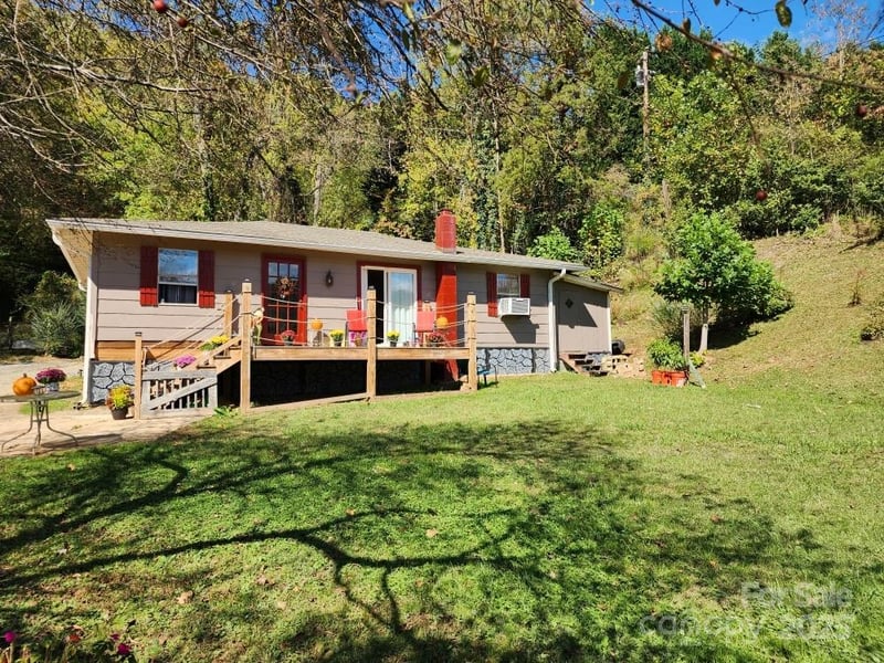 41 Gunches Dirt Rd, Candler, NC 28715