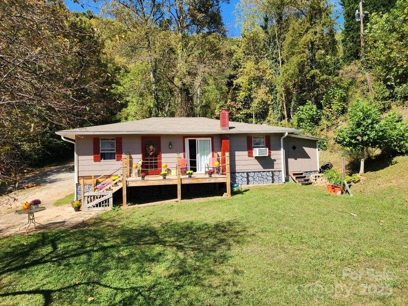 41 Gunches Dirt Rd, Candler, NC 28715
