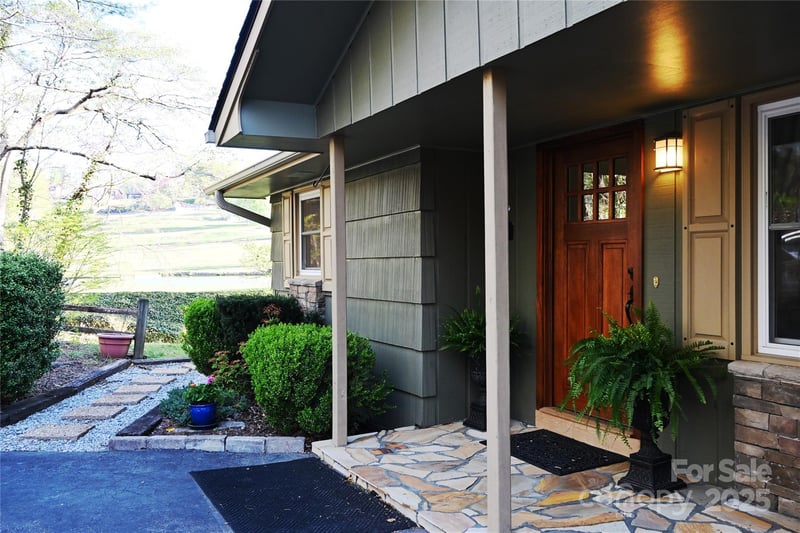 501 Fairway Dr, Hendersonville, NC 28739