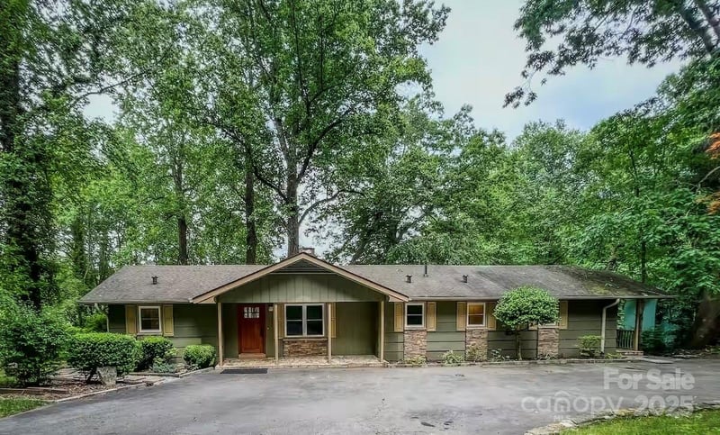501 Fairway Dr, Hendersonville, NC 28739