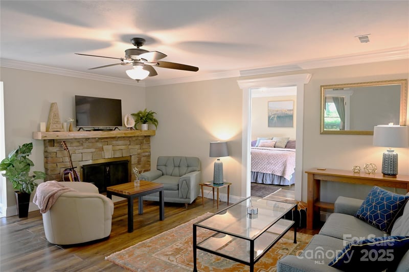 501 Fairway Dr, Hendersonville, NC 28739