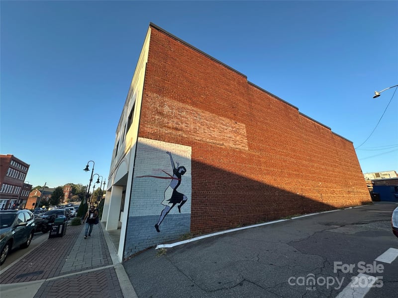109 Main Ave, Newton, NC 28658