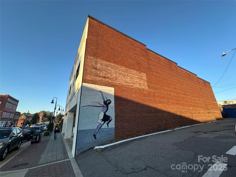109 Main Ave, Newton, NC 28658